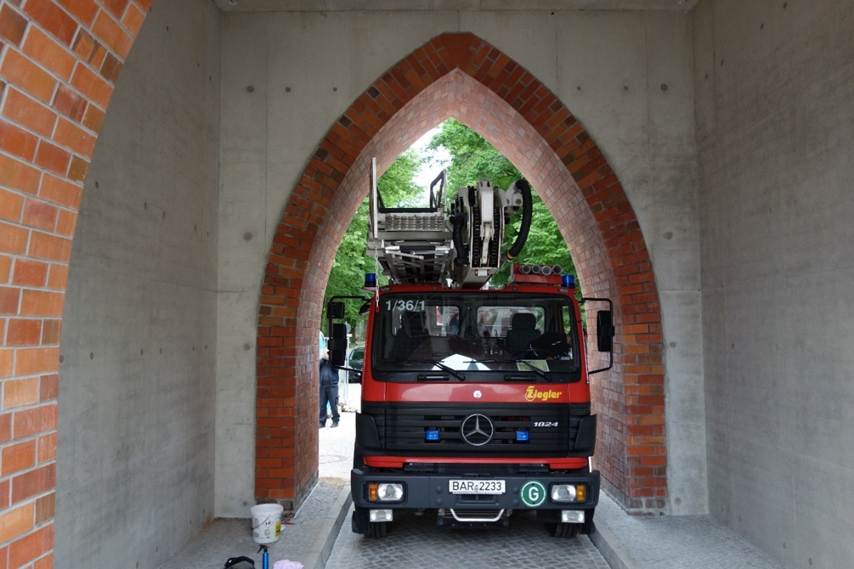 Mühlentor während der Bauphase, Rohbau mit Gerüst