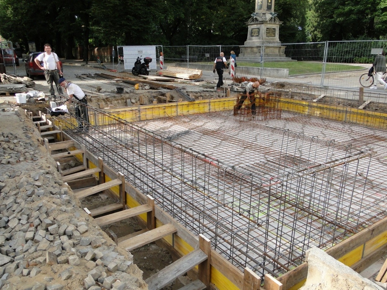 Stahlbeton-Schalung und Bodenplatte